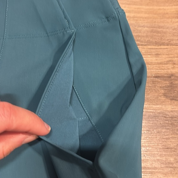 **NWT** Athleta Cosmic Bermuda Shorts - Picture 5 of 8